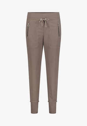 Spodnie w kolorze taupe, zwężane, z elastycznym paskiem i sznurkiem w talii, kieszeniami z przodu na zamek oraz mankietami przy kostkach, prezentowane na białym tle.