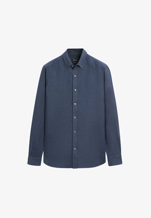 Langærmet mørkeblå skjorte med knapper, knapkrave og standardmanchetter, vist mod en hvid baggrund.