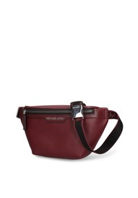 Rode leren heuptas met ritssluiting, gestructureerd oppervlak en contrasterende zwarte band. Voorzien van zilverkleurige hardware en logodetail.