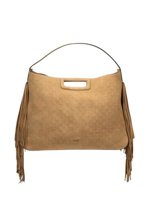 Torba na ramię zamszowa w kolorze koniakowym z wytłaczanym wzorem, wyciętymi uchwytami, paskiem na ramię oraz długimi frędzlami po obu stronach.