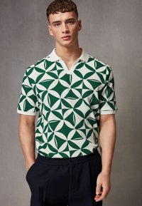 Next CUBAN COLLAR PATTERN-REGULAR FIT - Pikeepaita - green