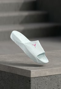 Niewybrane, off white/fire pink