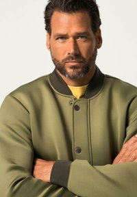 JP1880 COLLEGE EKRAGEN ZIPPER - Tröja med dragkedja - khaki