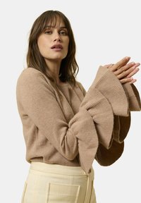 Just Cashmere WITH RUFFLES SLEEVES - Trui - mottled camel