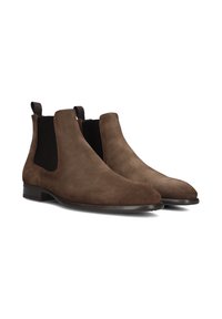 Stivali Chelsea in suede marrone con pannelli laterali elastici, punta arrotondata e tacco basso impilato. Dotati di linguette per una vestibilità più facile.