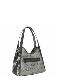 Borsa a mano in tessuto grigio con motivi astratti e dettagli in scrittura. Presenta una forma strutturata, due manici corti e una tasca anteriore con zip.