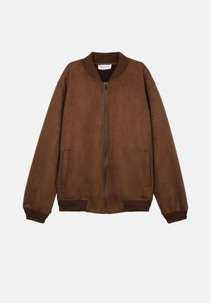 Jachetă bomber maro din piele întoarsă, cu guler, manșete și tiv striate, închidere frontală cu fermoar și două buzunare laterale.