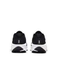Zapatillas deportivas negras con parte superior texturizada, media suela blanca y suela de goma negra. Presentan un acento reflectante en el talón.
