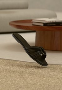 Sélectionné, black