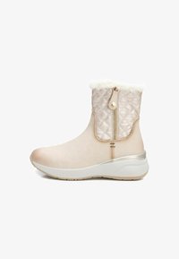 Seleccionado, beige