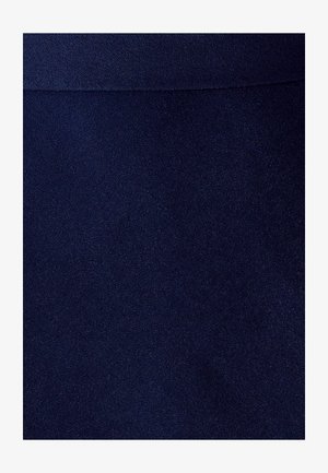 Marineblauwe stof toont een glad, gestructureerd oppervlak met een subtiele glans, met een consistent patroon doorheen.