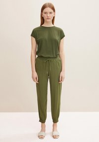 TOM TAILOR DENIM FLUENT TEE - T-shirt basic - cypress olive