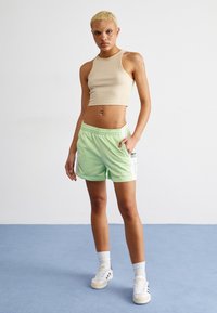 adidas Originals ADIBREAK - Tréningruha alsók - semi green spark