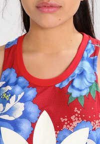 adidas Originals Linne - red