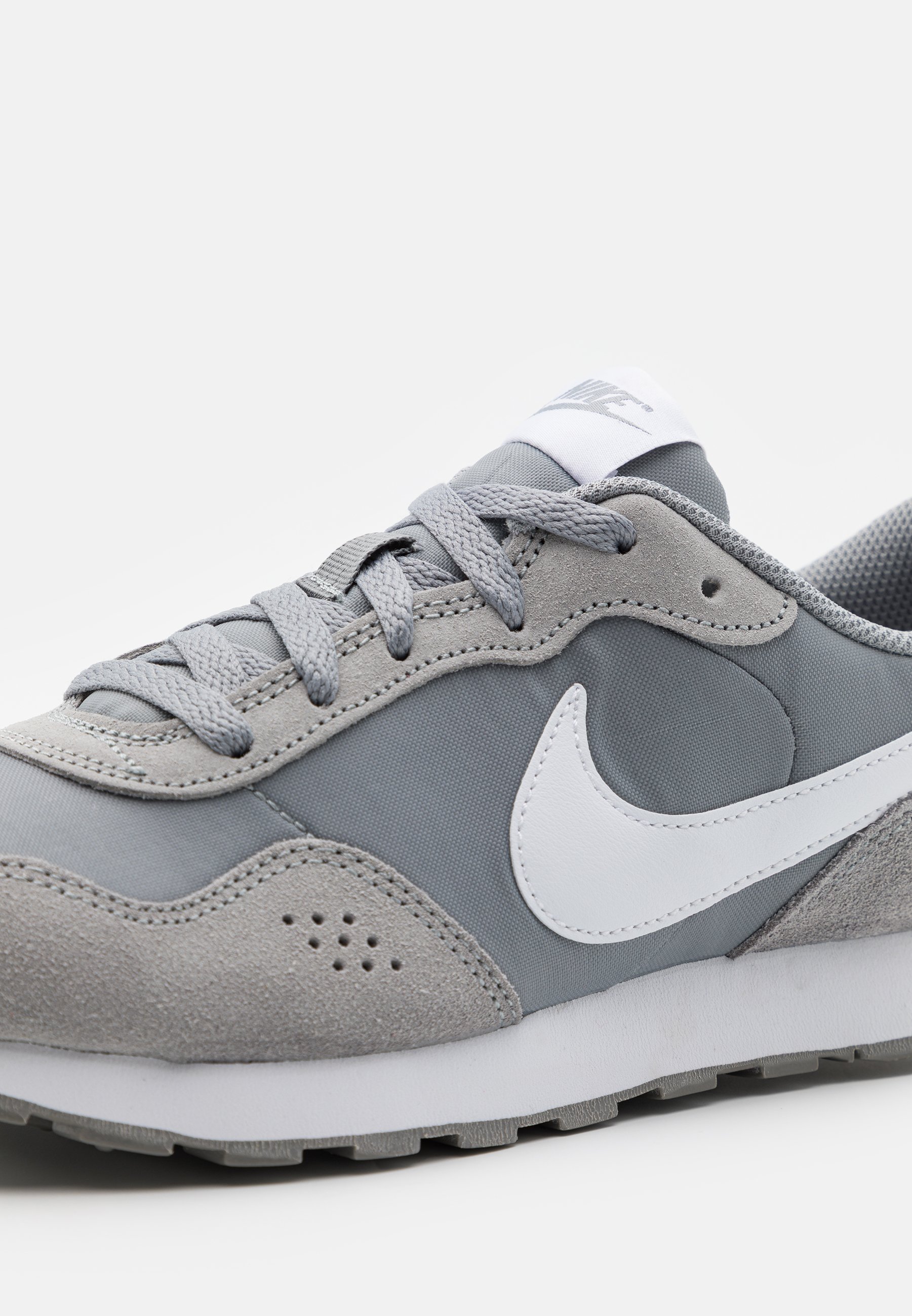 Nike Sportswear VALIANT UNISEX - Zapatillas - particle grey/white/gris -  Zalando.es