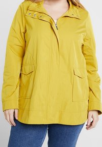 Persona by Marina Rinaldi Kort kappa / rock - yellow