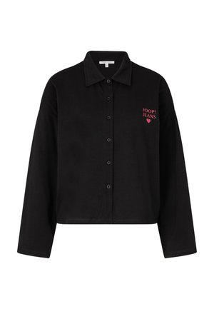 Sort langærmet skjorte med knapper og krave, med lyserød "JOOP! JEANS" tekst og hjerte på venstre bryst.