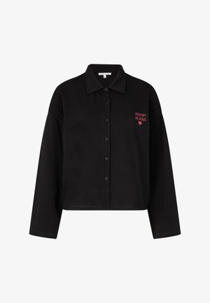 Camisa negra de manga larga con botones y cuello, con texto rosa "JOOP! JEANS" y un corazón en el pecho izquierdo.