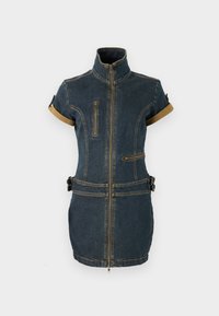 Denimkjole med høy krage, korte ermer, to glidelåslommer og belte i midjen. Stoffet er mørkeblått med kontrastfargede brune detaljer.