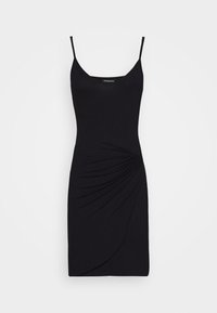 Vestido negro ajustado hecho de tejido elástico, con finas tirantes de espagueti y detalle drapeado en un lado, creando un sutil aspecto asimétrico.