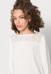 ONLY ONLSTEPHANIE MIX BLOUSE - Camisola de manga comprida - cloud dancer