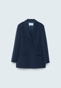 Blazer doppiopetto blu navy con rever a punta, due tasche frontali e tessuto dalla texture liscia. Etichetta visibile all'interno del colletto.