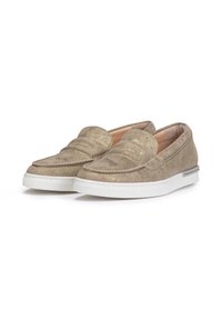 Scarpe slip-on beige in suede con superficie testurizzata, caratterizzate da un design tipo mocassino e suole in gomma bianca. Include un sottile accento metallico.