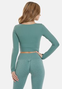 SQUATPROOF HOLLOW OUT CROPPED  - Top dugih rukava - water blue