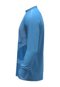 Blauwe sporttrui met lange mouwen, gekenmerkt door gebogen en diagonale patronen, geribbelde mouwen en een ronde hals met knoopdetails op de schouder.
