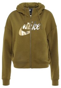 Olivgrön Nike zip-up hoodie med huva, dragsnören, framfickor och en metallisk gul Nike-logotyp på bröstet.
