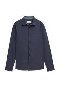 Camisa de manga larga azul marino oscuro, confeccionada en una tela suave, con cierre de botones en la parte delantera, cuello y puños sencillos. Textura sutil en toda la prenda.