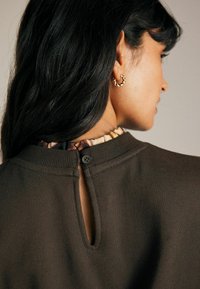 Next PRINTED LAYERED - Rochie de zi - chocolate brown swirl