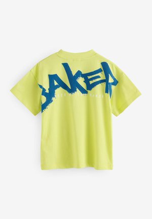 Neon gelbes Baumwoll-T-Shirt mit einem blauen Spritzgrafik, die "BAKER" auf dem Rücken zeigt. Kurzärmeliges Design mit Rundhalsausschnitt.