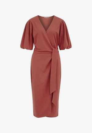 Rudjas värvi mähkmekleit puffvarrukatega, V-kaeluse ja kinni seotud taljega. Valmistatud pehmest kangast, millel on sile tekstuur.