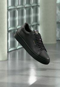 Επιλέχθηκε, black