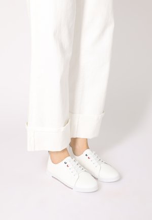 SNEAKER - Sneakers - white