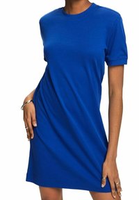 Abito t-shirt in cotone blu con collo rotondo e maniche corte, caratterizzato da una vestibilità comoda e una texture liscia.