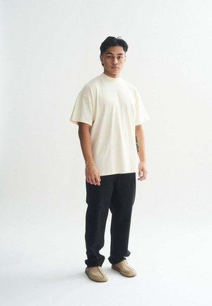 TIMELESS MOCKNECK  - Basic T-shirt - off white