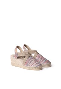 Espadrilky na platformě s vrškem z tkaniny v různých barvách a béžovými elastickými pásky. Střední část potažená jutu, uzavřená pata.