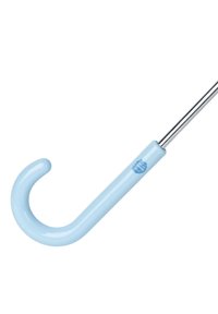 Manico dell'ombrello curva di un blu chiaro attaccato a un'altezza metallica argentata con un piccolo emblema blu.