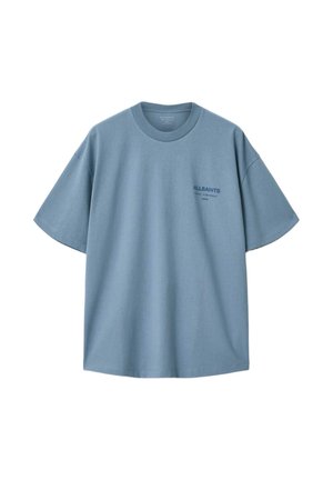 T-shirt blu oversize a maniche corte con collo rotondo, con piccolo logo "ALLSAINTS" sulla parte sinistra del petto, design semplice, tessuto di cotone.