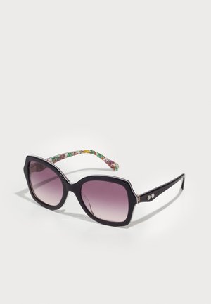 Lunettes de soleil noires surdimensionnées avec des verres dégradés violets, une monture hexagonale et des branches à motifs colorés. Accents en métal sur la monture.
