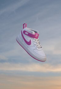 Nevybrané, white/playful pink