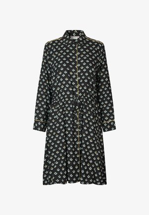 Zwarte jurk met lange mouwen, knoopsluiting aan de voorkant, elastische taille en een herhaald geometrisch patroon in lichtblauwe en bruine accenten.