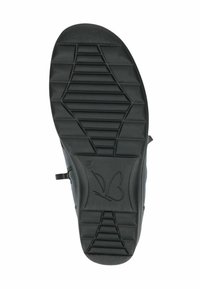 Suola in gomma nera con schemi di grip texture e un logo a forma di farfalla. Taglia contrassegnata come 37 vicino al tallone. Design minimalista.