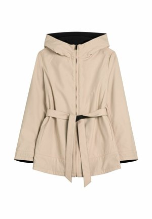 Beżowa kurtka z kapturem, zapinana z przodu na zamek błyskawiczny, z paskiem wiązanym w talii, długimi rękawami i czarną podszewką wewnętrzną.