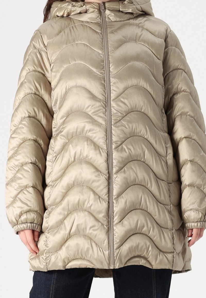 ONLY Carmakoma Välikausitakki - beige