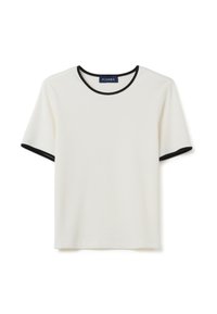 T-shirt bianca a maniche corte con colletto e orli delle maniche neri a costine, realizzata in tessuto morbido, con una vestibilità ampia e un design semplice.