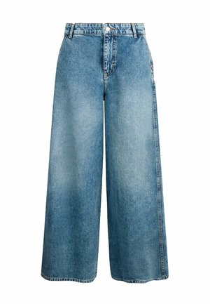 Hellblaue, weit geschnittene Denim-Hosen mit einem ausgewaschenen Look, die über einen Knopfverschluss und ein standardmäßiges Fünf-Taschen-Design verfügen.