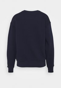 Tmavě modrý svetr, směs bavlny, uvolněný střih, kulatý výstřih, žebrované manžety a lem, klasický design, minimalistické detaily, bez grafik.